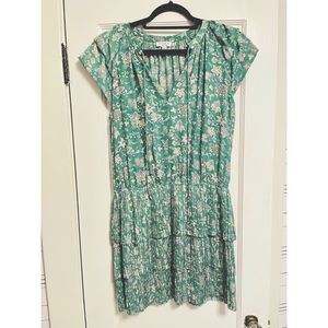 Worn once, perfect condition. Size Large Current Air Floral pleated mini dress.